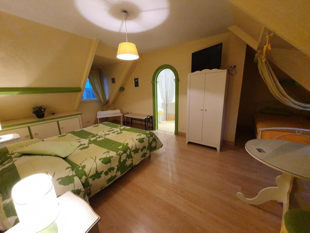 Chambres Du Logis De La Mare Du Parc Surtainville Eksteriør billede